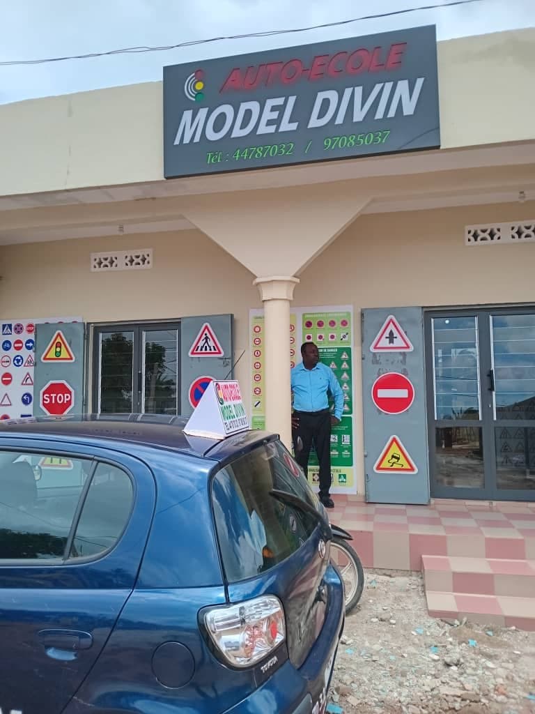 Photo de couverture - MODEL DIVIN